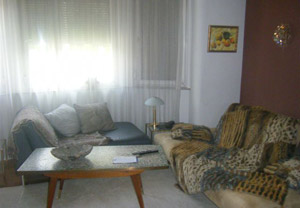Ferienwohnung Wohnzimmer mit Mosaiktisch